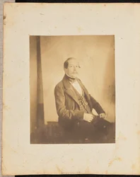 [Retrato de estúdio de um homem].