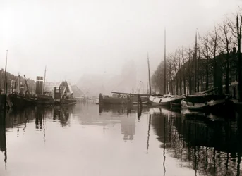 Barcos de canal, Dordrecht, Holanda, 1898.