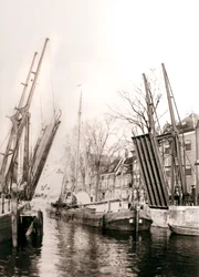 Ponte do canal e barcos, Dordrecht, Holanda, 1898.