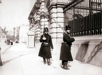 Guardas patrulhando, Bruxelas, 1898.