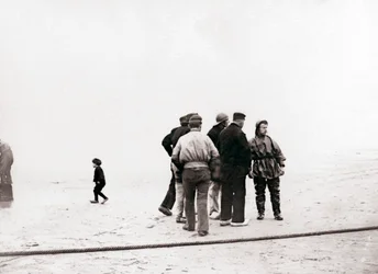 Homens na praia, Scheveningen, Holanda, 1898.