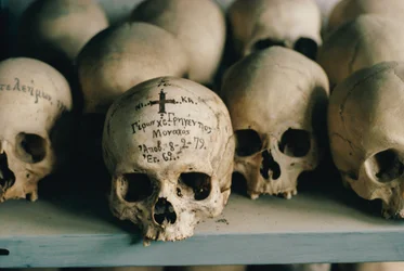 O crânio inscrito de um padre da comunidade monástica de Santa Ana. Monte Athos, Grécia.
