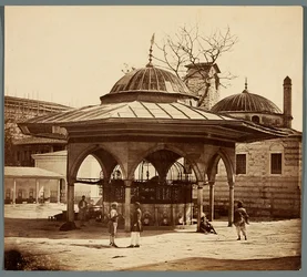 "Fonte no pátio de Santa Sofia"