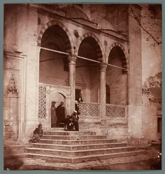 «Pórtico da Süleymaniye» [Istambul. Pórtico da Mesquita de Süleymaniye]