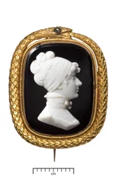 Broche comemorativo em ouro pela morte da princesa Charlotte, c. 1817
