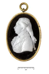 Jorge IV, como Príncipe de Gales, c.1790 (vidro branco em moldura de metal dourada)
