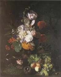 Peça floral com fruta e relva