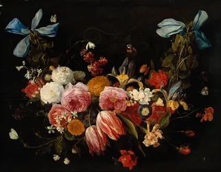 Uma grinalda de rosas, tulipas, dálias e outras flores