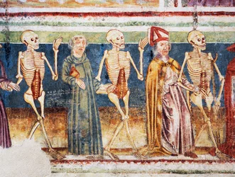 Hrastovlje igreja fortificada, Igreja da Trindade, Morte acompanhando bispo e monge, Dança da Morte (1490), detalhe de afrescos de Janez Iz Kastva, Eslovênia