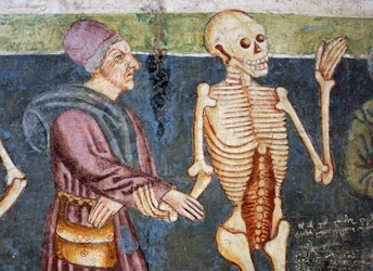 Igreja fortificada de Hrastovlje, Igreja da Trindade, médico acompanhante da morte, Dança da Morte (1490), detalhe de afrescos de Janez Iz Kastva, Eslovênia