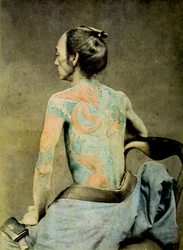 Homem japonês com tatuagens Irezumi tradicionais, c.1890 (foto colorida de albumina)