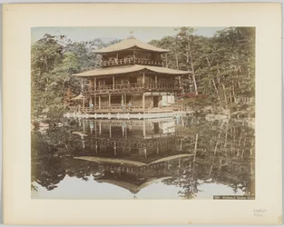 Kinkakuji Garden, Kyoto, Japão (foto colorida à mão a p/b)