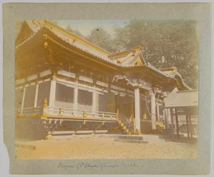 Tōshō-_gū, Nikko, Japão (foto a p/b colorida à mão)