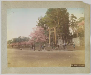 Uyeno Park, Tóquio, Japão (foto colorida à mão a p/b)