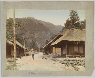 Aldeia de Chuzenji, Nikko, Japão (foto a p/b colorida à mão)