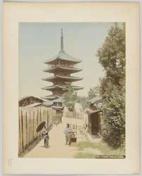 Yasaka Pagoda, Kyoto, Japão (foto colorida à mão a p/b)
