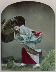 Jovem menina japonesa na chuva, c.1900 (foto colorida de mão)