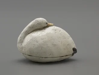 Recipiente na forma de um ganso de neve, Ikaho, prefecture de Gumma, era de Meiji (cerâmica)