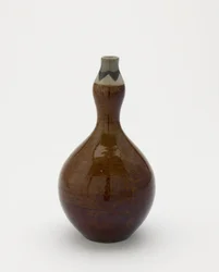 Garrafa de causa em forma de cabaça, Nagayo, prefeitura de Nagasaki, período Edo, do início do século XVIII ao início do século XIX (cerâmica)