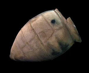 Arte japonesa: caixão do período Yayoi. Século I a III. Paris, Museu Guimet, Museu Nacional de Arte Asiática