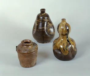 Frasco, Garrafa de Sake e Cabaça Cerâmica (porcelana, cerâmica, bronze e esmalte)