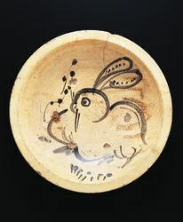 Coelho pintado em prato usado por vendedores de nishin-zara (arenque guisado)