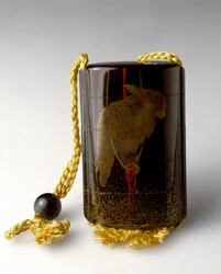 Pequena caixa de verniz que decora um papagaio usado pelos japoneses como saco que prendem à cintura ou às mangas do quimono. Colecção Privada do final do século XVIII