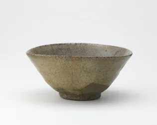 Bacia de chá, Matsue, prefecture de Shimane, período de Edo (argila de grés com esmalte de cinza)