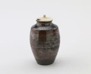 Transportador de chá, forma de katatsuki, período de Edo (cerâmica)