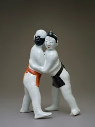 Lutadores, japoneses, provavelmente do século XVII (louça de barro com subvidrado policromado)