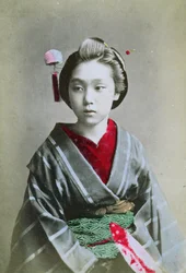 Rapariga em um quimono, c.1860-70 (foto colorida da mão)