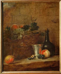 Cesto de fruta com uvas, uma taça de prata e uma garrafa, pêssegos ...