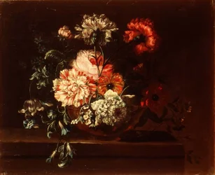 Rosas, cravos e convolvuli em um parapeito