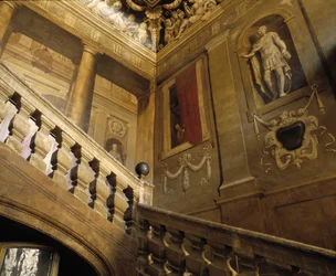 Arquitectura barroca: escadaria pintada em trompe l