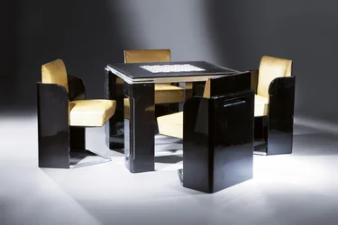 Mesa de jogos com quatro cadeiras a condizer, para o apartamento parisiense de Madeleine Vionnet