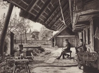 Suíça: Bernese Farm-House, sob o telhado da cobertura (foto p/b)