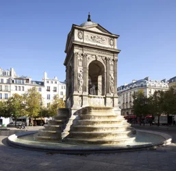 Vista da Fontaine des Innocents, em estilo renascentista, fonte monumental construída em 1549 sob o reinado de Henrique II (1519-1559)