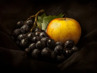 Uvas e Maçã Dourada
