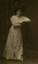 Auto-retrato de feijões, c.1905-40 (foto em prata gelatina)