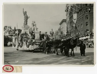 Desfile Histórico Flutuador Nº 53: Estátua da Liberdade