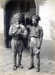 Malabaristas da Ásia. (Artistas da secção Misteriosa da Ásia do Pike na Feira Mundial de 1904)
