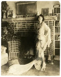 Mary Young, c.1905-40 (foto gelatina prateada)