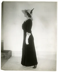 Maneira certa de se levantar ao caminhar, c.1905-18 (foto gelatina prateada)