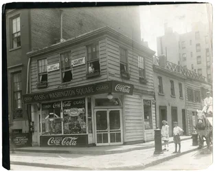O Garret - antigo Garrett de Bruno - para o qual Lafayette out (!), Greenwich Village, Nova York, EUA, c.1917-18 (foto em prata gelatina)