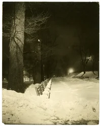 The Mall at night, Boston, Mass, USA, c.1902-10 (foto em prata gelatina)