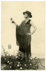 Mulher, segurando, flor, c.1905-40