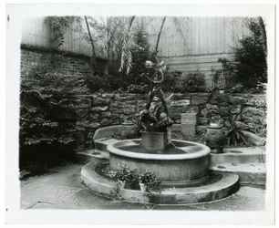 fonte de jardim, c.1905-40 (foto gelatina prateada)