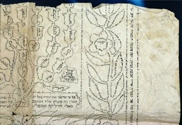 Caligrafia hebraica na forma de uma flor (tinta em papel egípcio)