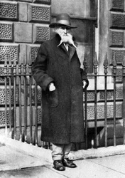 Odell velho, do famoso Savage Club, Adelphi Terrace, Londres, 1926-1927.
