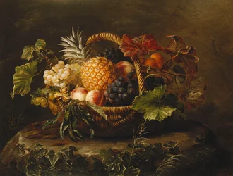 Um abacaxi, uvas, pêssegos e damascos em uma cesta,